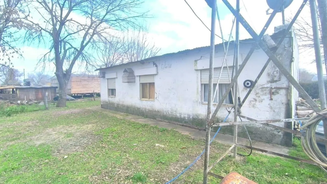 Casa a refaccionar/demoler en Parera