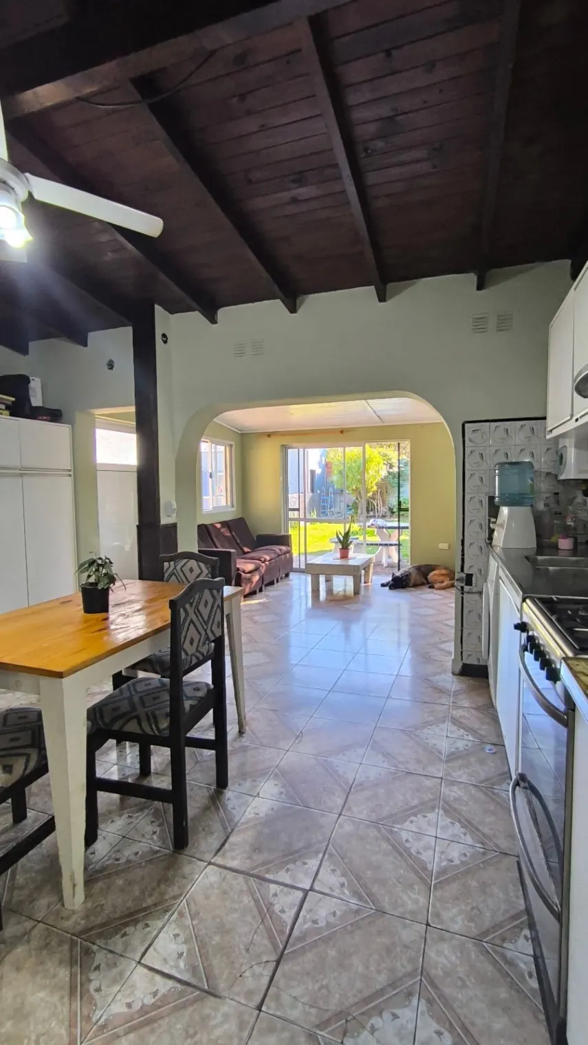 Casa centrica, con patio y piscina
