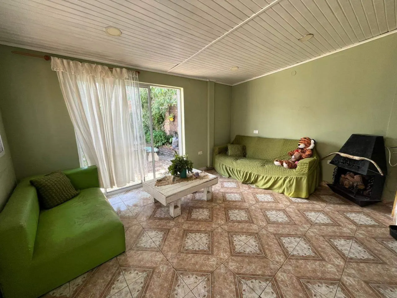 Casa centrica, con patio y piscina