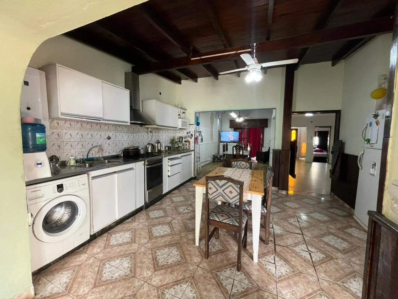 Casa centrica, con patio y piscina