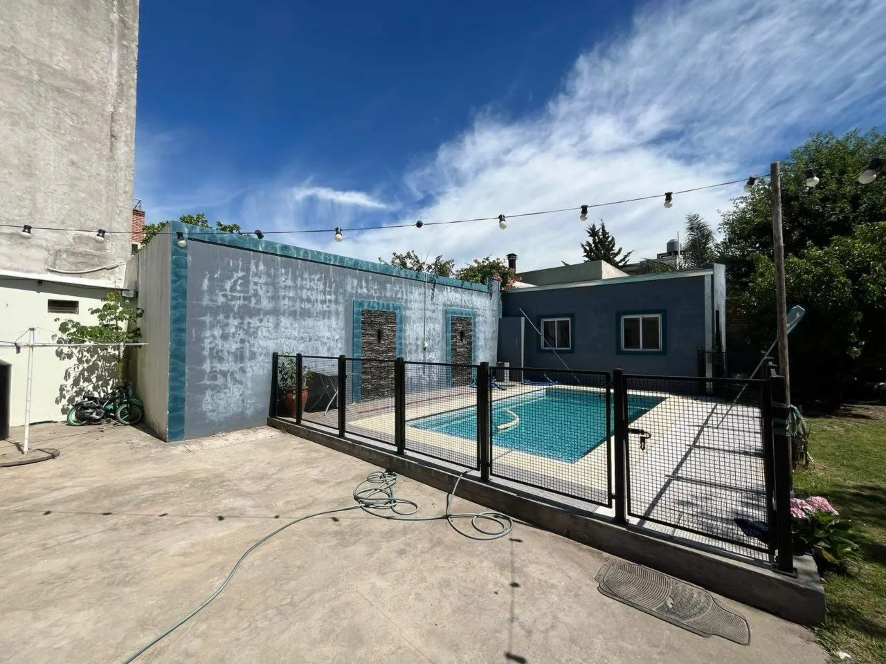 Casa centrica, con patio y piscina