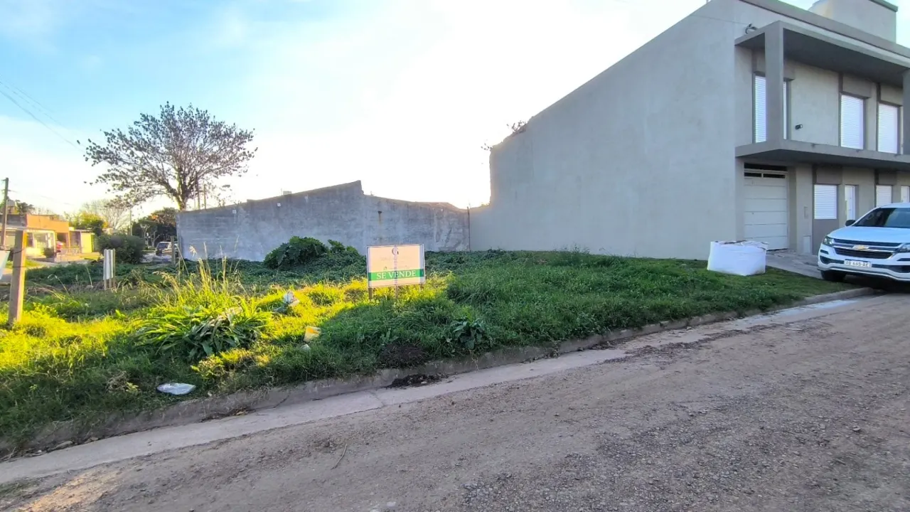 Lote esquina Juan Esteban Diaz y Gutemberg