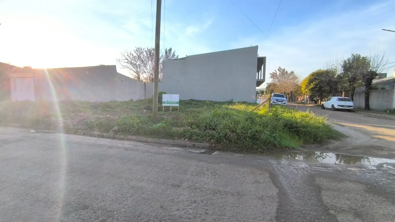 Lote esquina Juan Esteban Diaz y Gutemberg