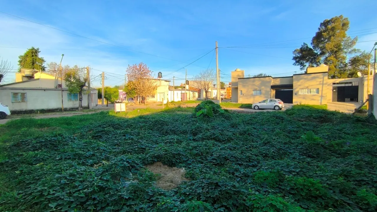 Lote esquina Juan Esteban Diaz y Gutemberg