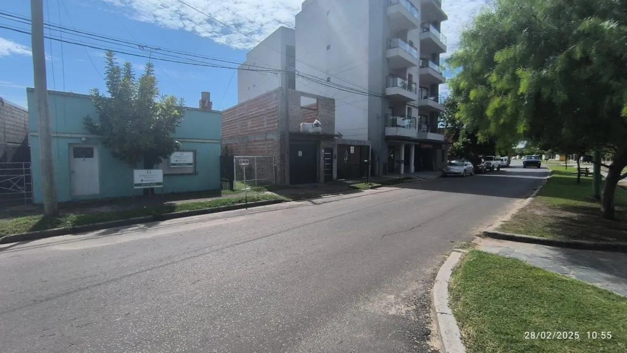 Casa en venta sobre Av Parque (Sarmientos 545), gran terreno!