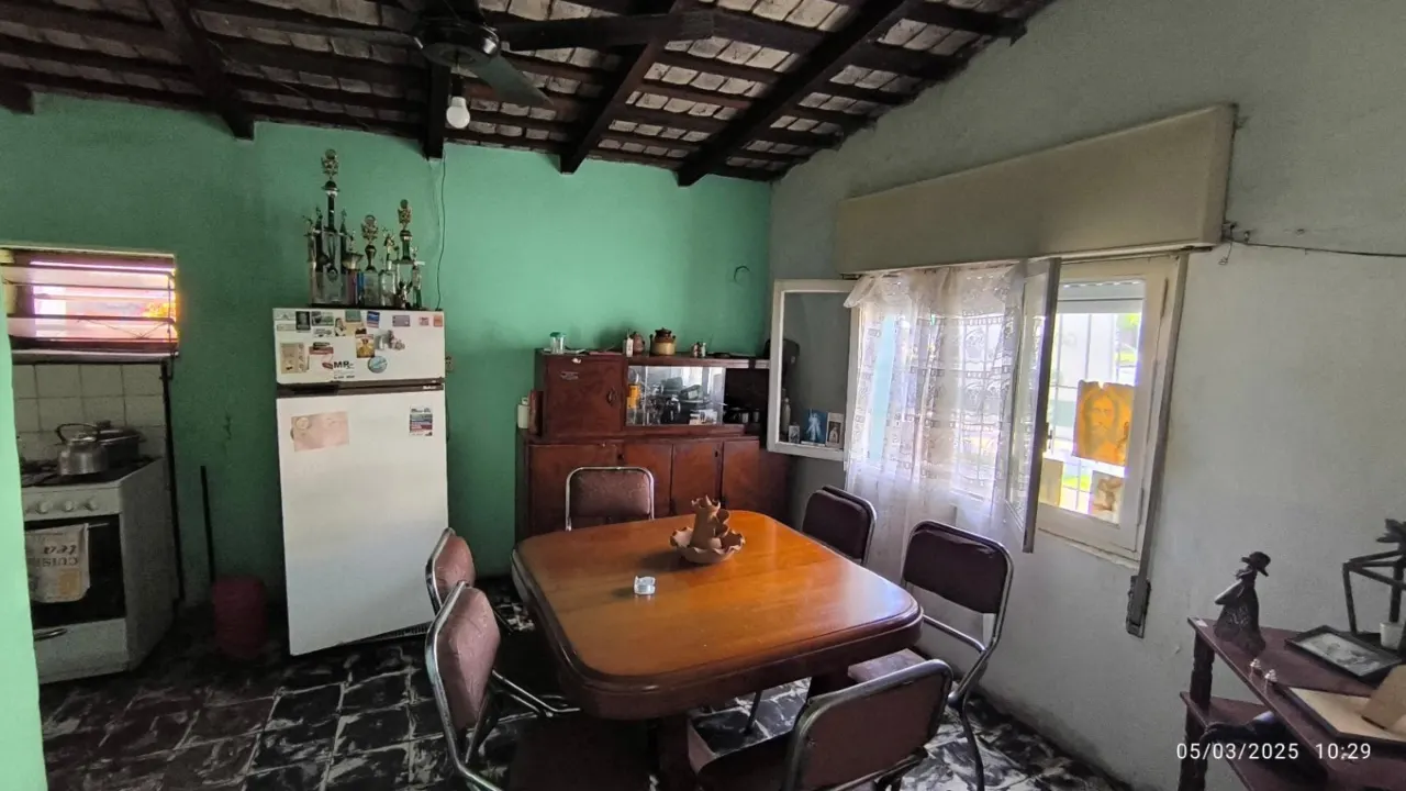 Casa en venta sobre Av Parque (Sarmientos 545), gran terreno!