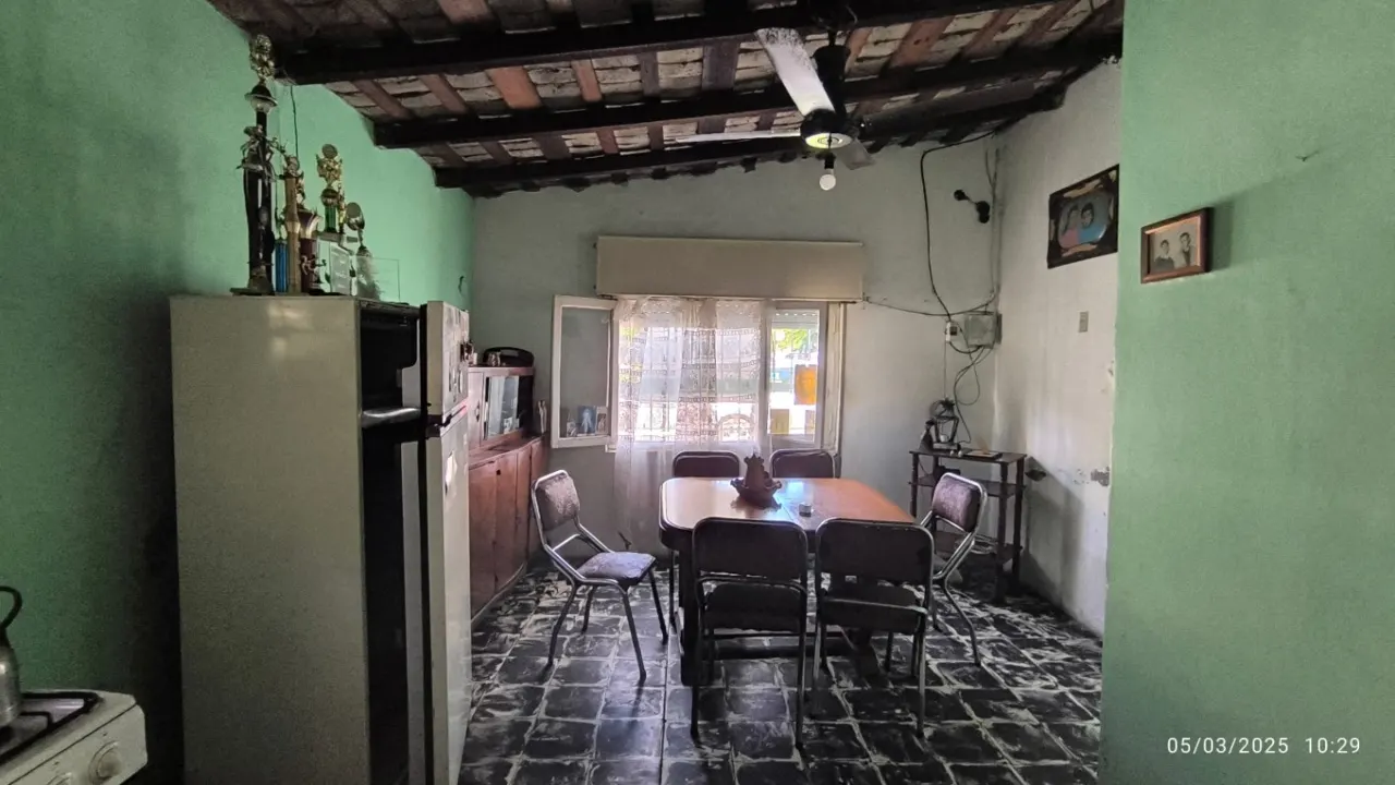 Casa en venta sobre Av Parque (Sarmientos 545), gran terreno!