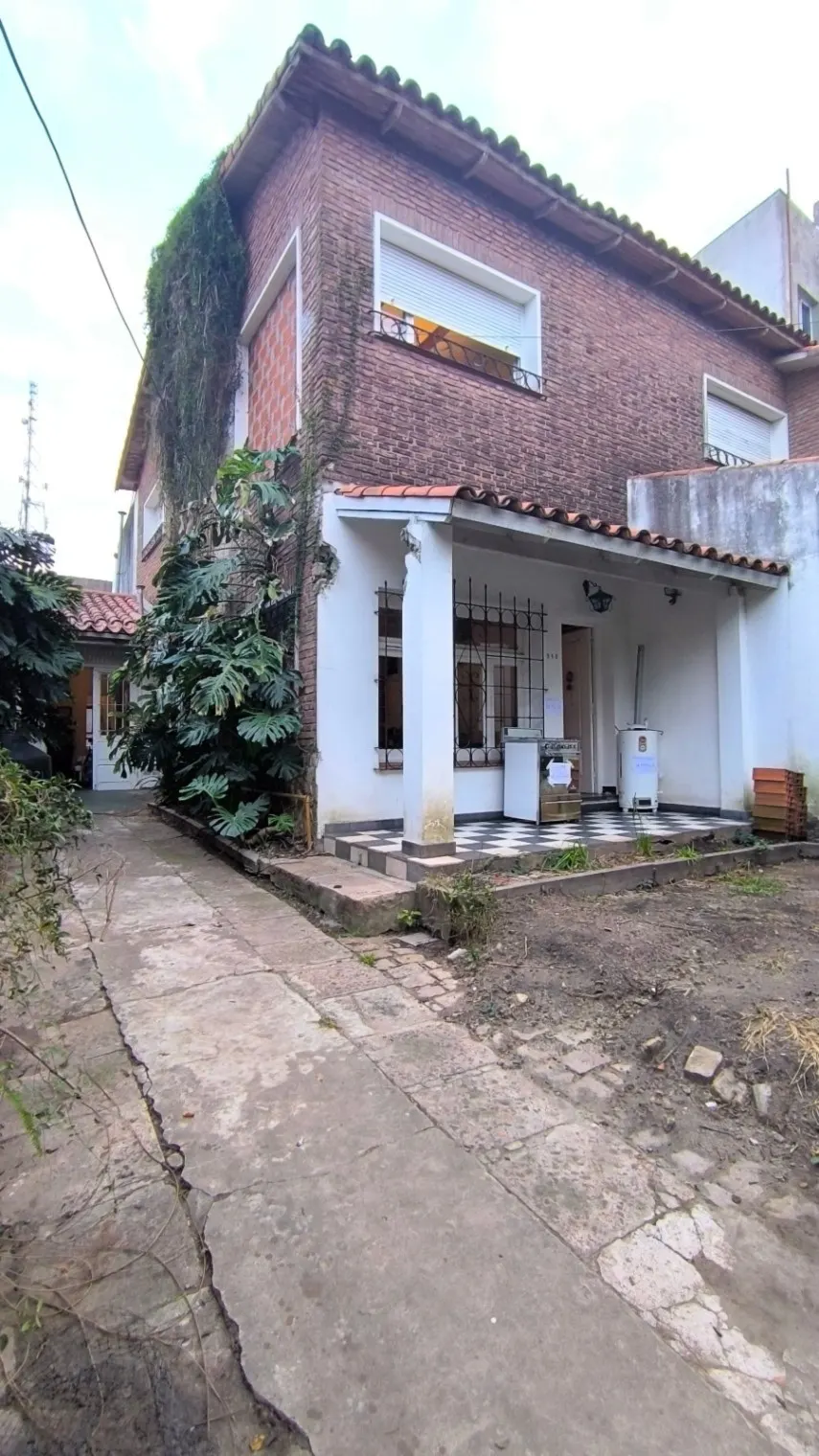 Casa céntrica, oportunidad de inversión