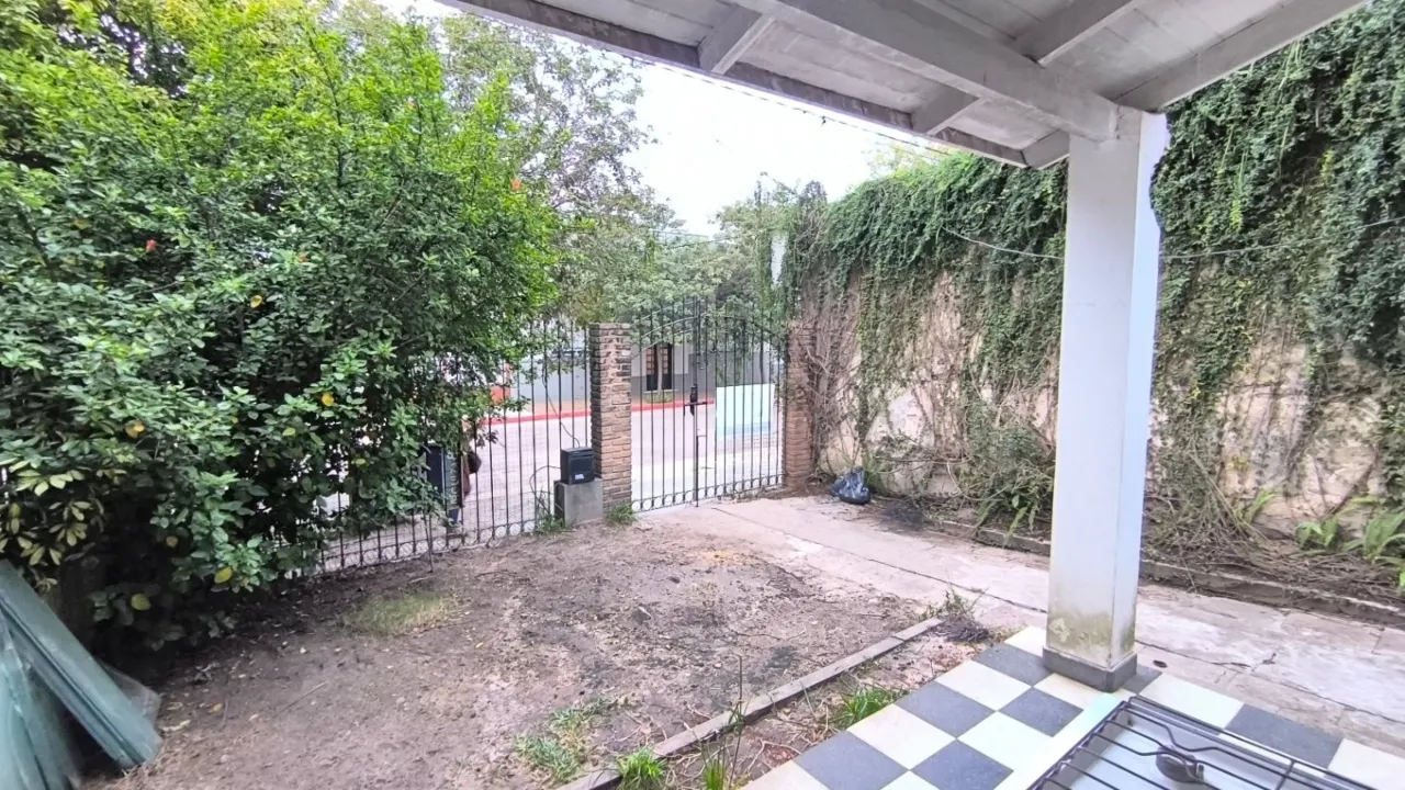 Casa céntrica, oportunidad de inversión